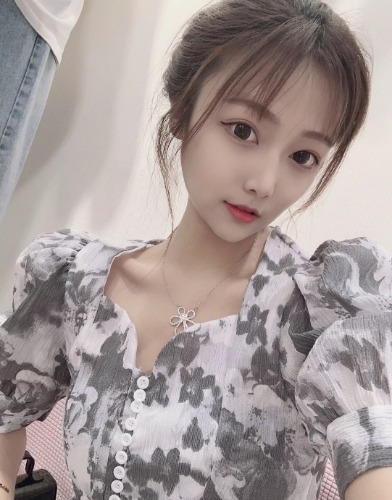 身材很好的00后嫩妹